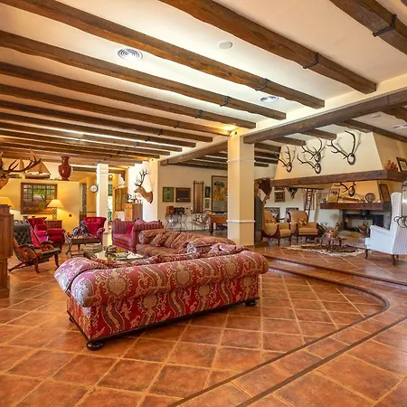 Beheiztes Hallenbad Und Freibad Holiday home Alcaucin